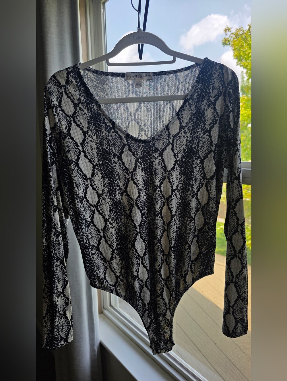 Black & White Snake Print Long Sleeve Top